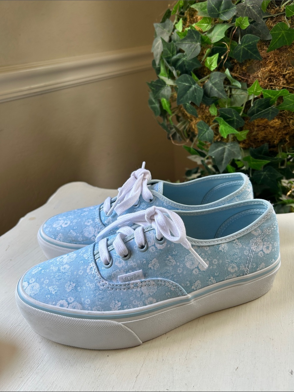 Vans Light Blue Floral Canvas Lace-Up Platform Sneakers Size 7 New - Picture 4 of 13